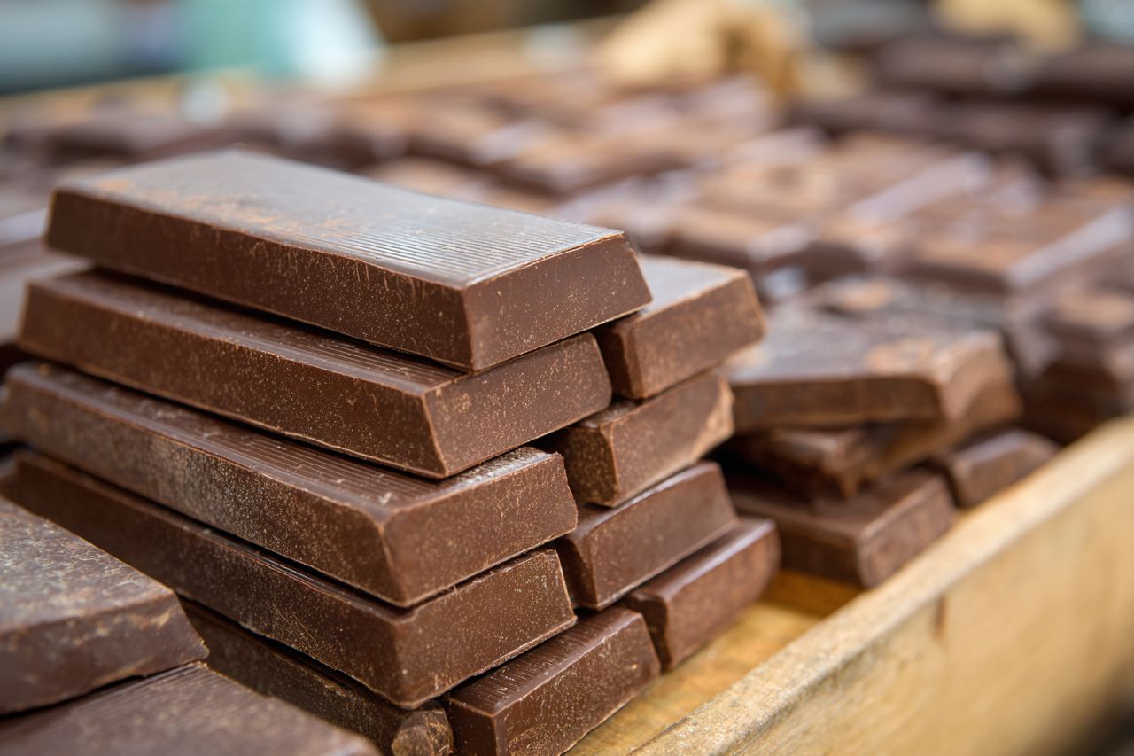Czekolada przestaje być tanim luksusem. Pięć powodów, dla których ceny idą w górę