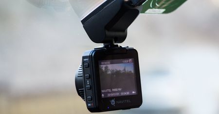 Test niedrogiego wideorejestratora samochodowego Navitel R650 NV