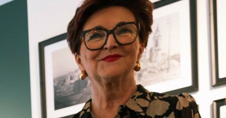 Perełka dla dojrzałych. Sukienka Kwaśniewskiej nie ma sobie równych