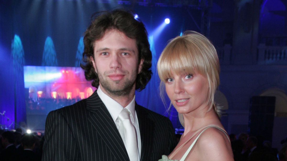 Był pierwszym mężem Agnieszki Woźniak-Starak. Czym dziś zajmuje?