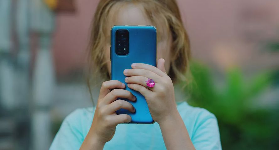 AI posłużyło do nękania dziecka. Wygenerowano nagie zdjęcia