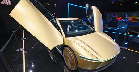 Nie chcą robotaxi Elona Muska. "Uważa, że stoi ponad prawem"