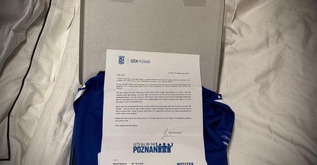 Noel Gallagher z prezentem od Lecha Poznań. "The Poznań" łączy stadion i scenę