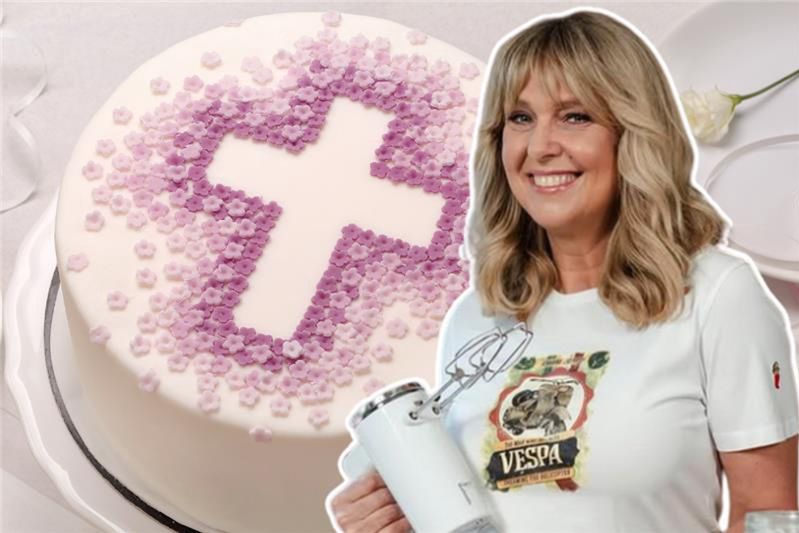Ewa Wachowicz zdradziła przepis na tort komunijny. Kolor wnętrza zaskoczy każdego