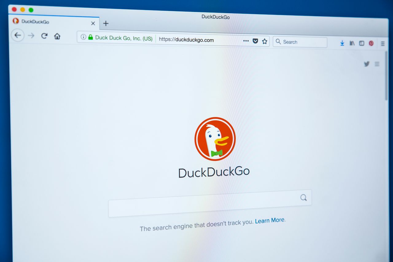 Wyszukiwarka DuckDuckGo z Mapami Apple. (depositphotos)