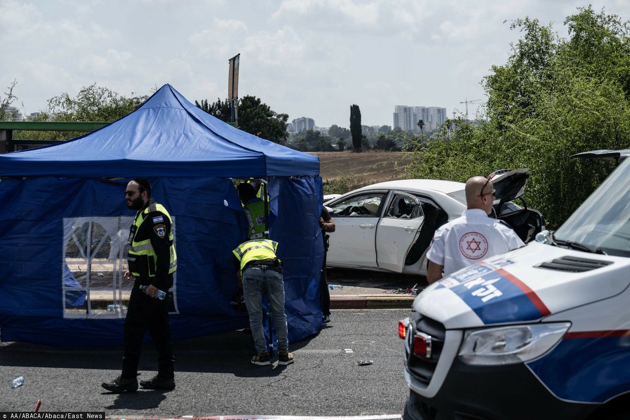 "Podejrzenie ataku terrorystycznego". Auto wjechało w przystanek w Izraelu