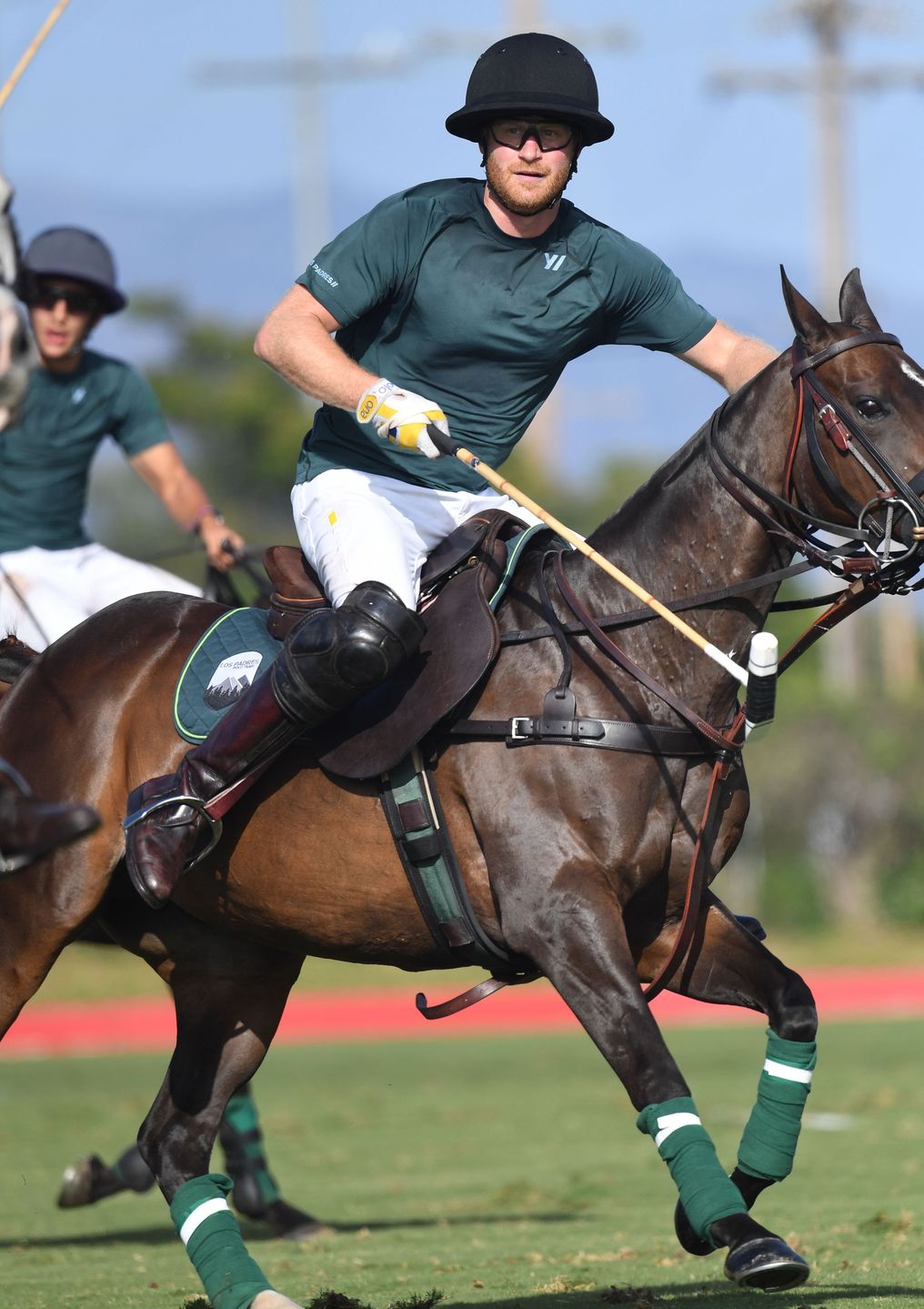 Książę Harry wziął udział w meczu polo po powrocie do Kalifornii. Zaliczył bolesny upadek 