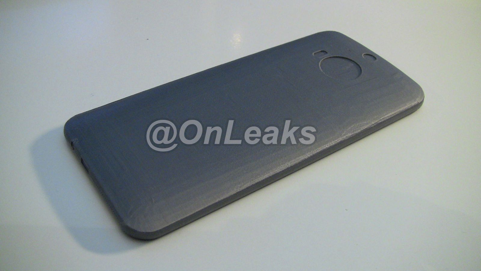 Atrapa HTC One M9+ uwieczniona na wideo u boku mniejszego brata 10