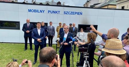 Niedzielski o podpaleniu sanepidu i punktu szczepień w Zamościu. „Akt terroru”