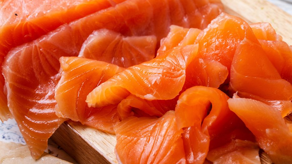 Gravlax - delikatny łosoś marynowany w koperku