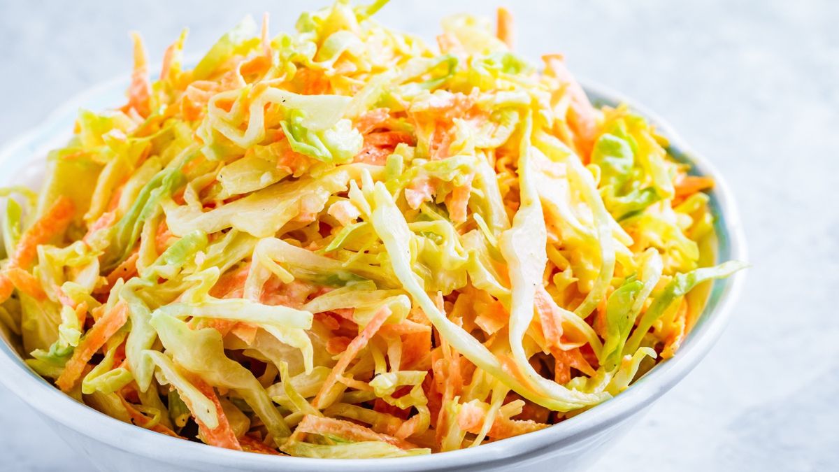 Surówka z białej kapusty