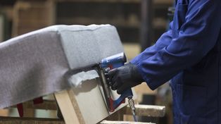 Ubyło 140 tys. etatów. Te branże mogą zwalniać