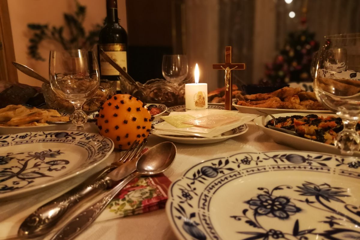 12 potraw wigilijnych. Co powinno się znaleźć na świątecznym stole?