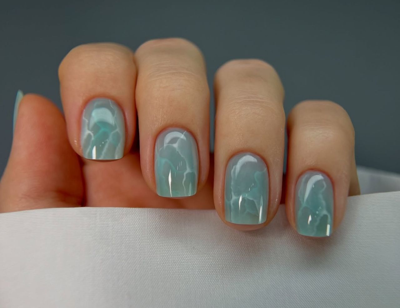 Sea glass nails to ciekawa opcja na koniec lata