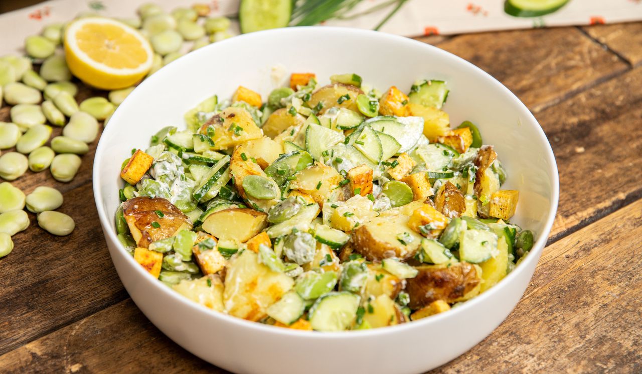 Salad with broad beans and potatoes