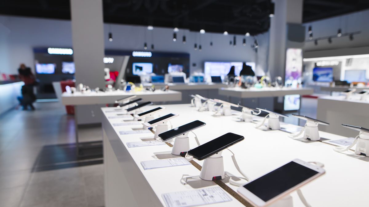 Smartfony w sklepie.