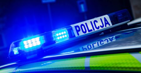 Policjanci uratowali przed wychłodzeniem mężczyznę. Był pijany