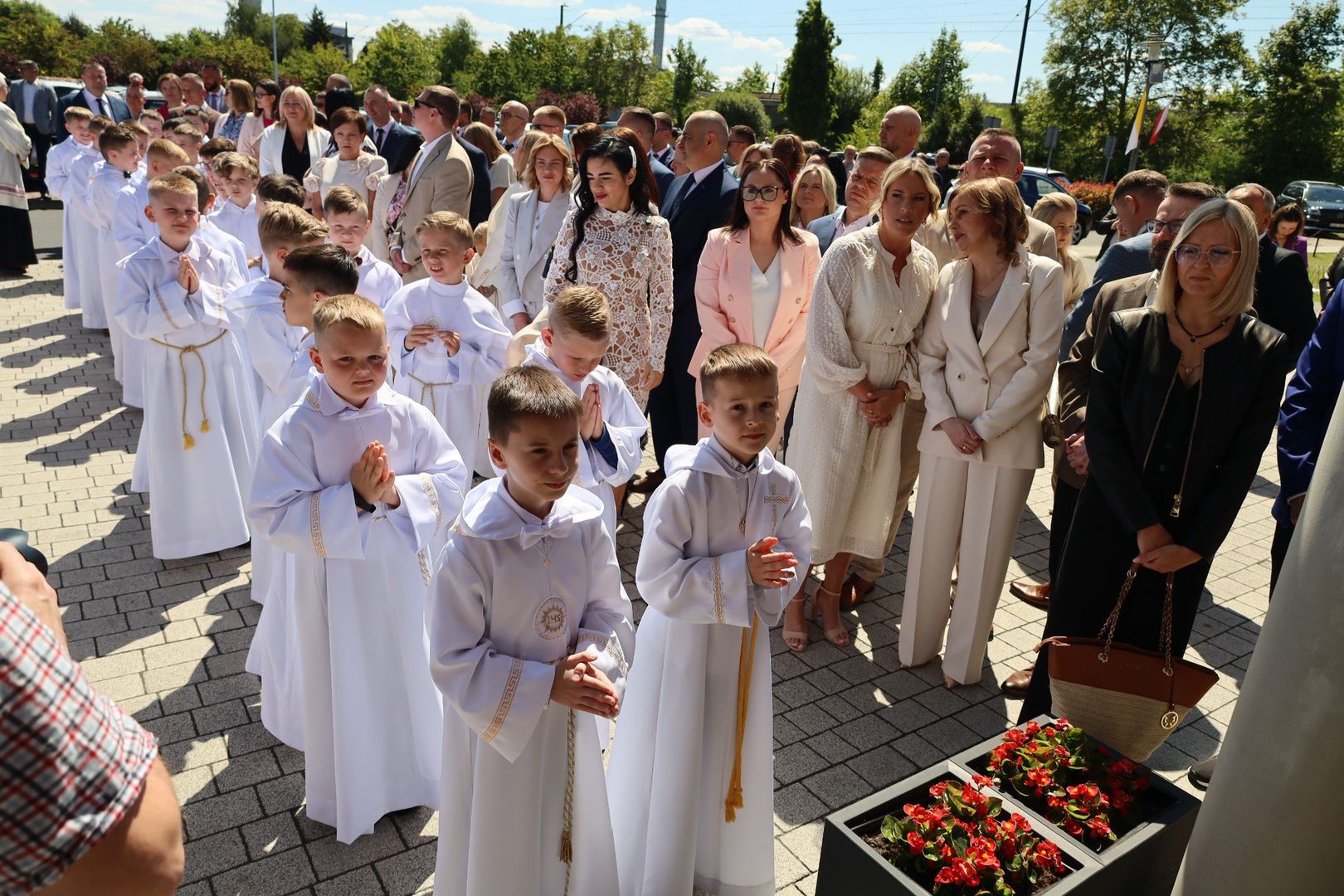 W tym ważnym dniu dzieciom towarzyszyły rodziny, najbliżsi i znajomi