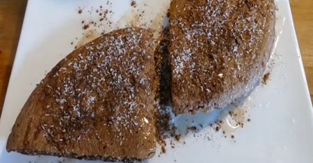 Dekadencko słodkie śniadanie. Przepis na brownie-omlet