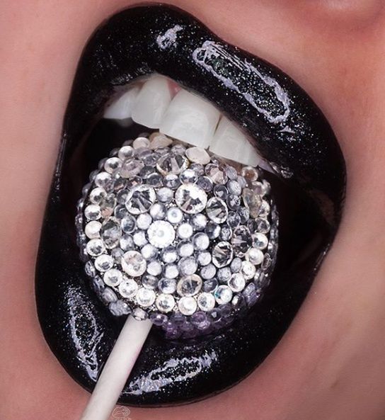 Zdjęcia promocyjne marki kosmetycznej Lady Gagi