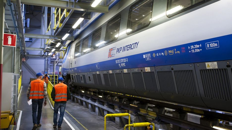 PKP Intercity w lipcu tego roku otworzyło oferty na nowe pociągi elektryczne z dwoma poziomami miejsc. Spółka właśnie wybrała dostawcę, fot. S. Stawski/ Polska Press