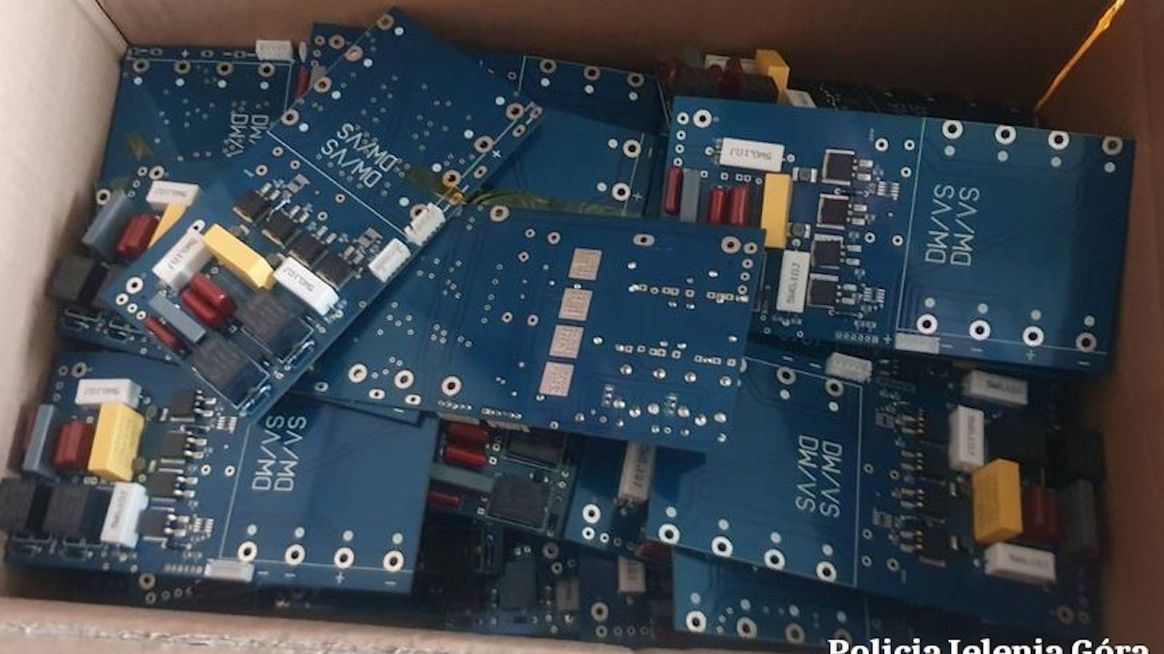 Policja zarekwirowała sprzęt służący do kradzieży samochodów