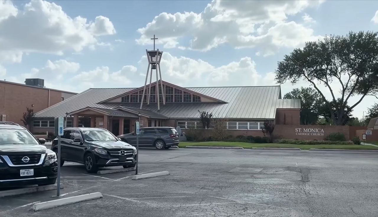 Skandal przy kościele. Ujawnili, co zrobił policjant z San Antonio
