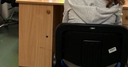Złodziej ukrywał się w hotelu na Żoliborzu. Policjanci zatrzymali jego partnerkę