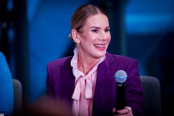 Nawrocka walczy z hejtem. Przekazała sukienkę na licytację