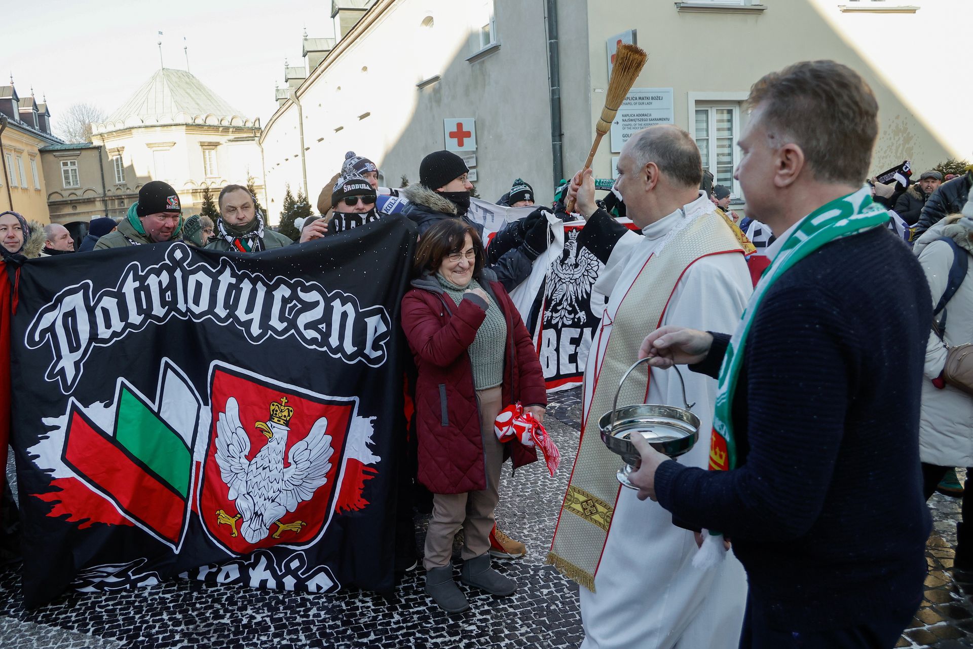wiadomości,aktualności,WP Wiadomości Oto co Nawrocki powiedział do kibiców. Po tym zaczęli skandować