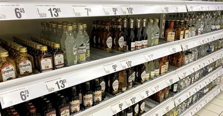 Branża spirytusowa odpowiada na pomysł rządu. "Napędzi nielegalną sprzedaż"