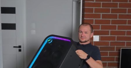 Ten głośnik Bluetooth waży 23 kg. Bas wgniata w fotel