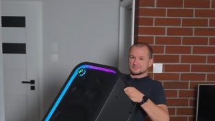 Ten głośnik Bluetooth waży 23 kg. Bas wgniata w fotel