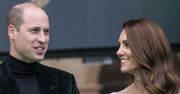 Księżna Kate i książę William w stylizacjach sprzed lat. Oboje mieli już na sobie te stroje