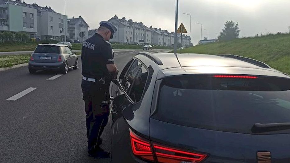 Kierowca, który zapomni o prawie jazdy, musi liczyć się dziś z mandatem w wysokości 50 zł. Po zmianach w prawie to wykroczenie zniknie z taryfikatora.
