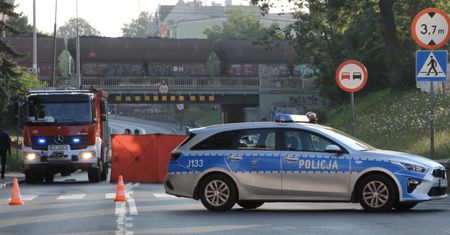 Wypadek z udziałem busa. Trzy osoby poszkodowane