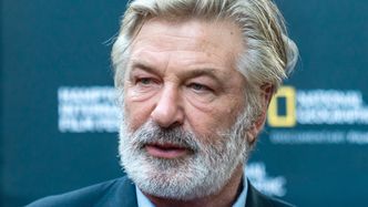 Alec Baldwin śmiertelnie postrzelił operatorkę przez BŁĄD ASYSTENTA REŻYSERA?