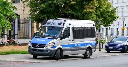 Chałupki: Przyszedł do szkoły z siekierą? "Dzieci pozamykały się w klasach"