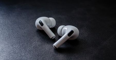 Słuchawki w kształcie suszarki do włosów. Czym jeszcze zaskoczy nas Apple?