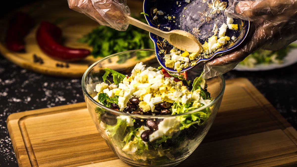 Sałatka fasolowa z jajkiem