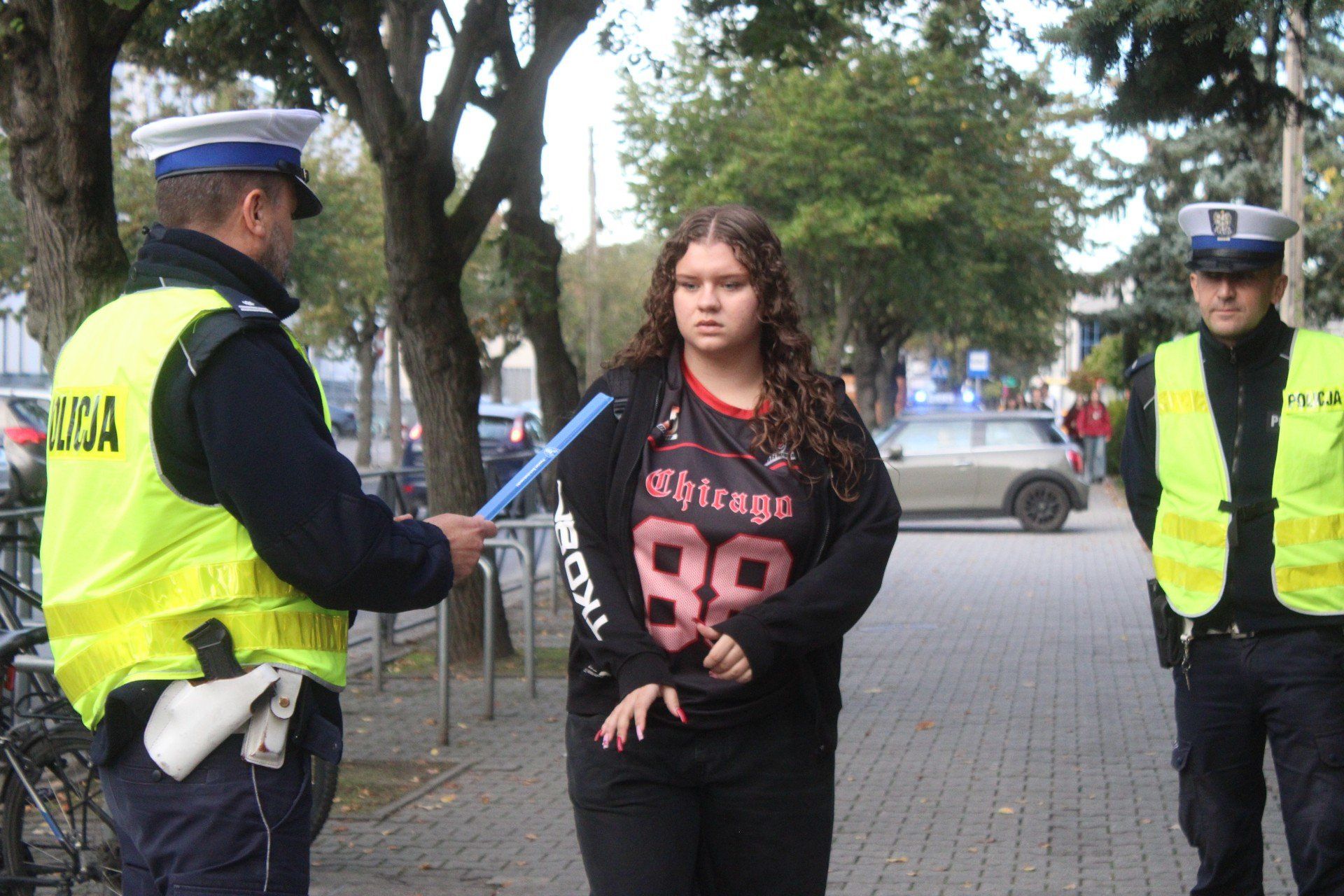 Bełchatów. Odblaski ratują życie - wspólna akcja Policji i Starostwa Powiatowego