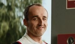 Robert Kubica rozdaje autografy na stacji Lotos, promując olej silnikowy Quazar Dynamic