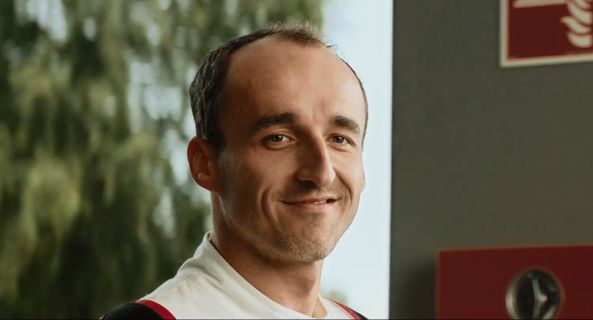 Robert Kubica rozdaje autografy na stacji Lotos, promując olej silnikowy Quazar Dynamic