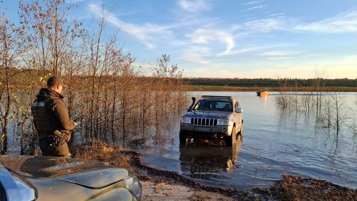 Leśnicy z Olkusza ukarali kierowcę terenówki