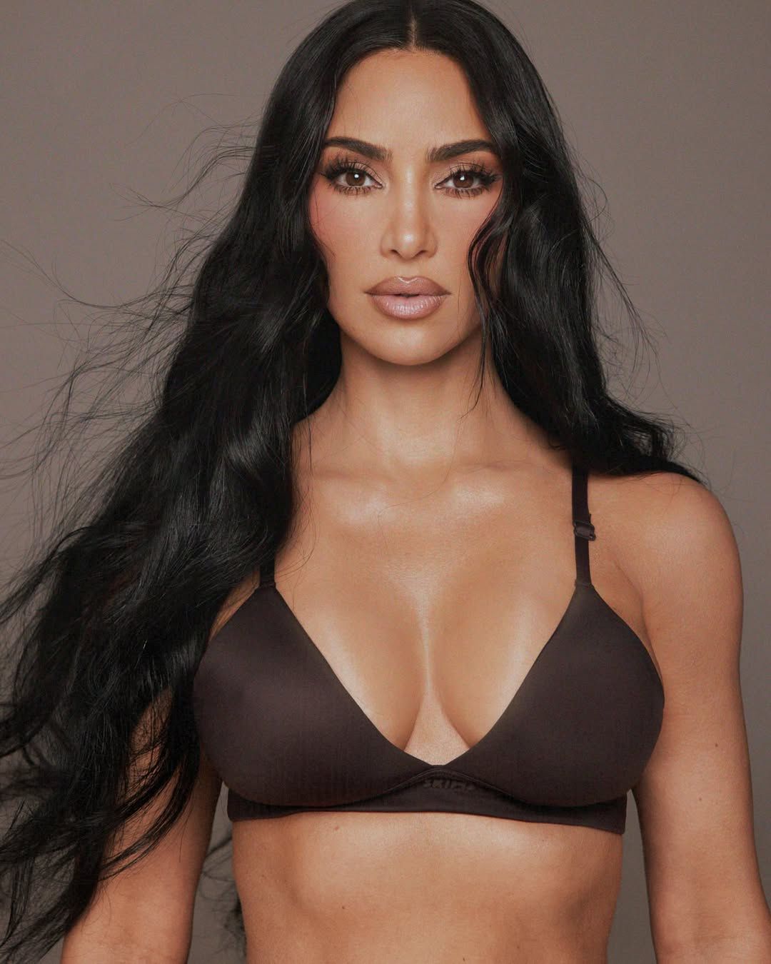 Kim Kardashian w bieliźnie