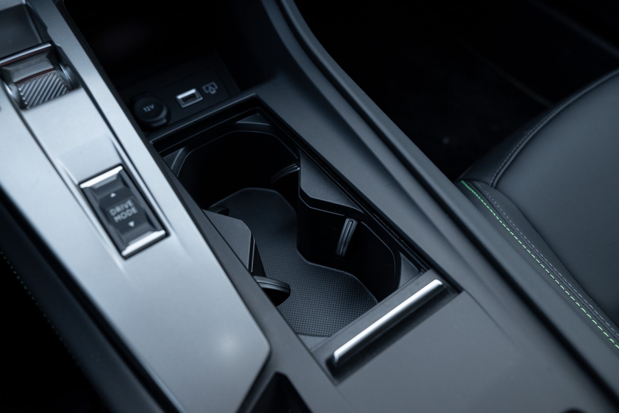 Peugeot 408 Hybrid 145