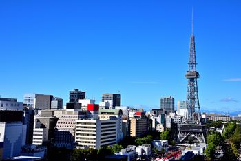 Tragiczny wypadek w Japonii. Mężczyzna spadł z 12. piętra i zmiażdżył kobietę