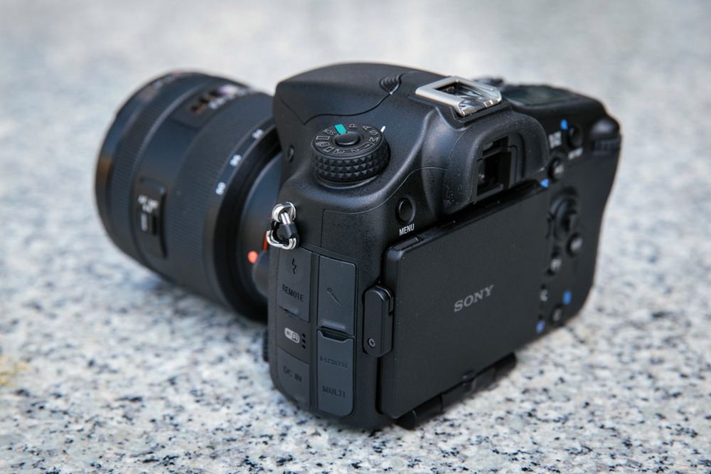 Sony A77 II – nowoczesny aparat w klasycznej obudowie i ze starymi błędami [test] 11