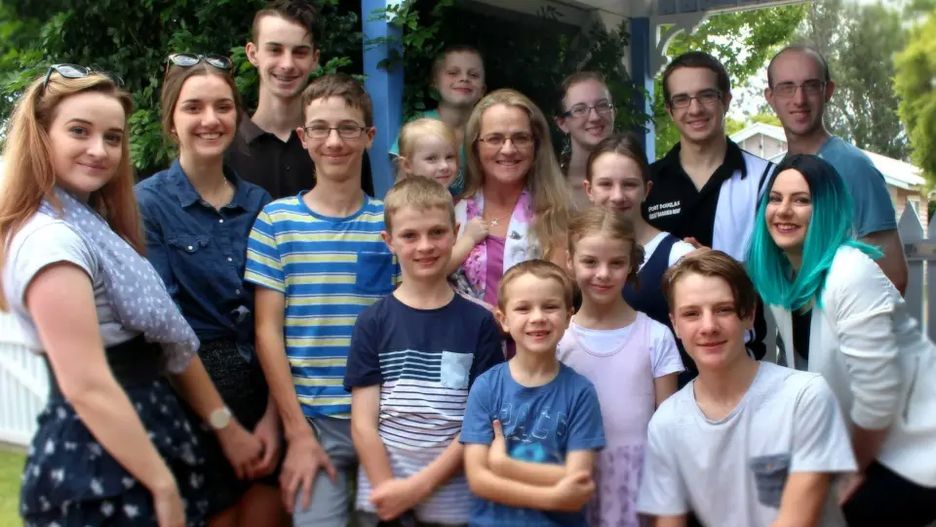 Siedem razy poroniła. Mimo to ma 16-cioro dzieci. "Nigdy nie zapomnę o moich aniołkach"