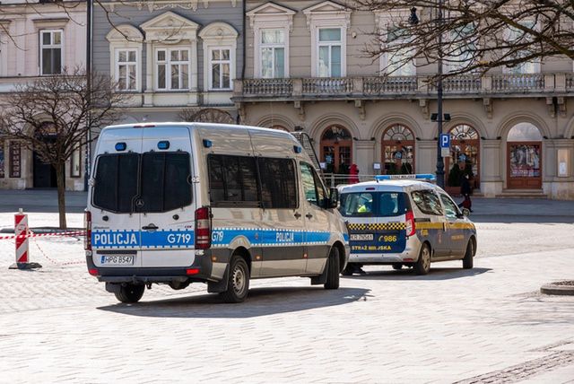Czujne oko klientki i policjanci pomogli w powrocie do domu seniorowi